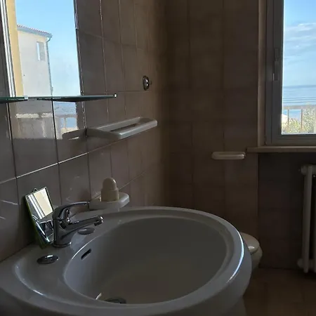 M177 - Bilocale Vista Mare A Apartment *